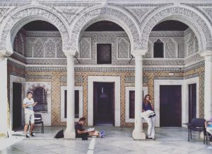 arabic-architecture-in-medina-tunisia_t20_6y3W9o